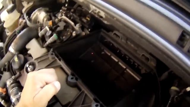 Cambio del filtro de Aire,Peugeot 508 e-hdi 112 cv смотреть онлайн