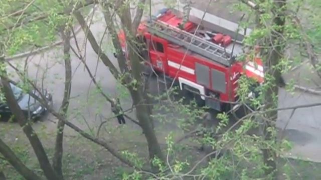 Спасение кошки с высоты 7го этажа пожарной машиной! смотреть онлайн