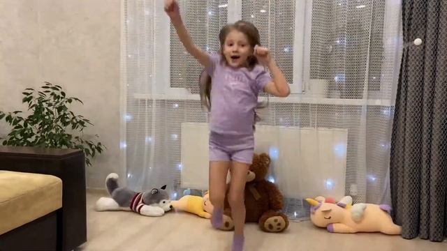 GAVRILINA- Замело❄️❄️❄️Амелия танцует под эту заводную песню 💃🏼сестренка Амина вместе с ней 💃🏼 смотреть онлайн