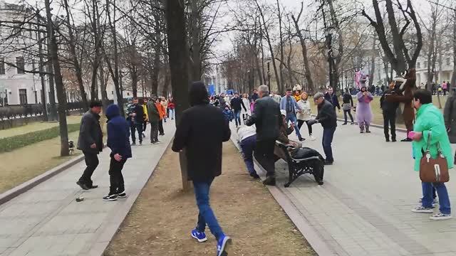 Массовая драка на чистых прудах Москва | ДРАКИ НА УЛИЦЕ смотреть онлайн