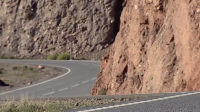 BMW 2 Series Convertible LCI Facelift - Driving Scenes смотреть онлайн