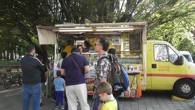 Сюда приезжают со всего Мира. Италия Комо 🇮🇹 Жизнь в Европе на русском языке смотреть онлайн