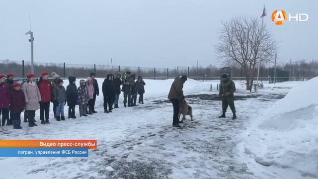 Печенгские пограничники провели день открытых дверей для школьников смотреть онлайн