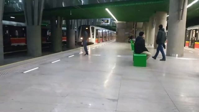варшавская-метро Польша/warszawskie metro Polska смотреть онлайн