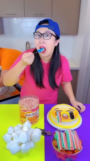 Emoji cake vs random food ice cream challenge!🍨 #funny #emoji #shorts by Ethan Funny Family смотреть онлайн