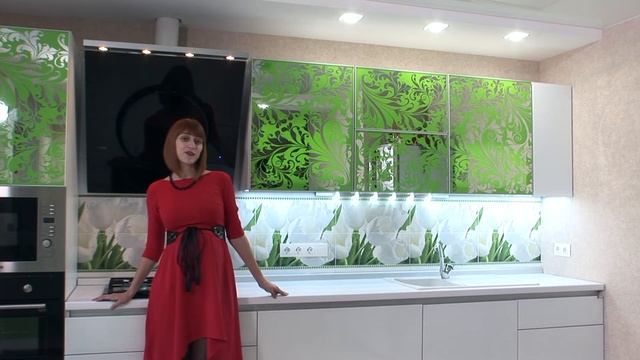 Модернова кухня: дзеркальні фасади + флористичний трафарет смотреть онлайн