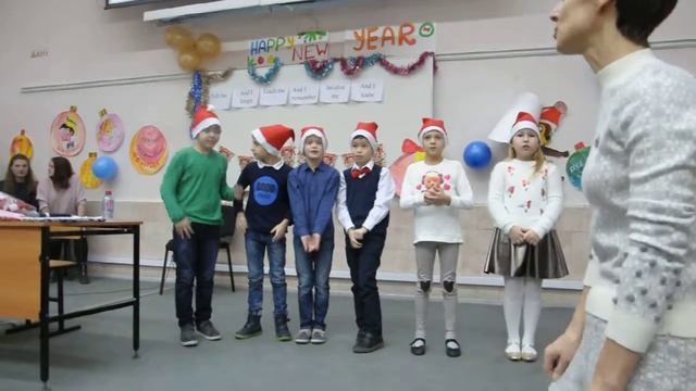 Будущие учителя ин.языков, 2 и 9 классы играют под Новый Год смотреть онлайн