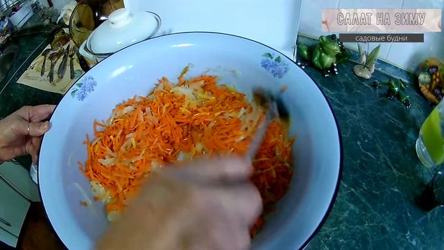 Салат на зиму, морковь, лук, зеленые помидоры, красный перец. смотреть онлайн