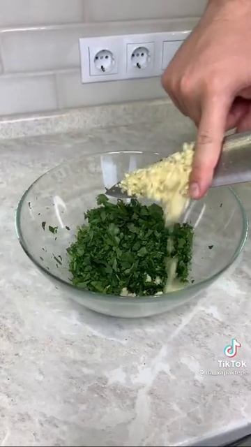 Цыпленок чкмерули из Грузии #shorts #вкусно #рецепты #тикток #вкуснаяеда #кухня #мясо #тиктокрецепт смотреть онлайн