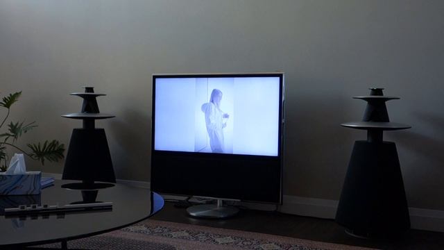 Bang & Olufsen - Beolab 5/Beovision 11 - Billie Eilish - Idontwannabeyouanymore