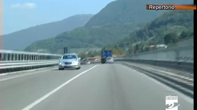 Provincia di Bergamo incidenti stradali in aumento Antenna 2 TV 281211.mpg смотреть онлайн