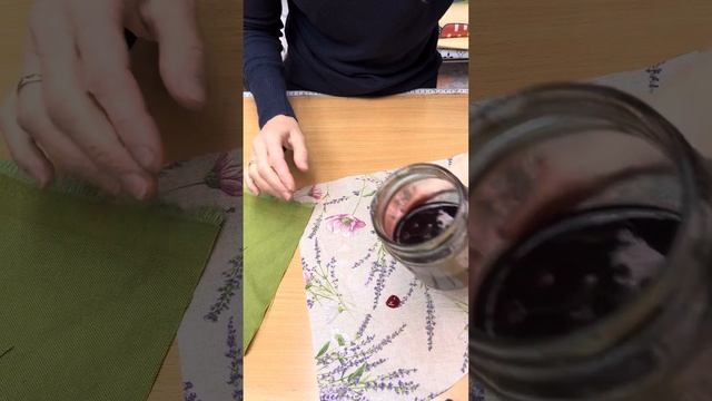Эти ткани шикарны и надежны, но все же не стоит лить на них масло! смотреть онлайн