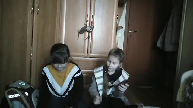Бедный школьник VS Богатый школьник смотреть онлайн