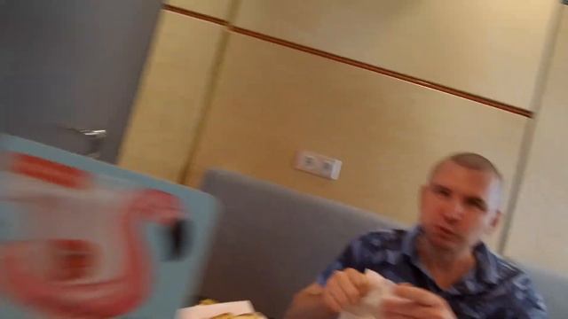 Едим пиццу.Невкусный квас.Начало обзора автомобилей ауди. смотреть онлайн