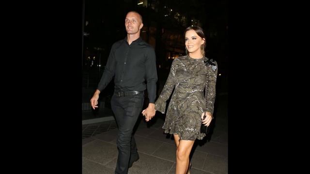Former TOWIE star Maria Fowler and boyfriend Kelvin Batey get ENGAGED during Paris break смотреть онлайн