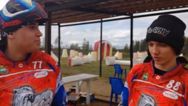 Пэйнтбол в лицах. Игроки команды "Барсы" Владислав Савельев и Артем Аникин смотреть онлайн