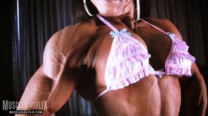 Ripped Female Bodybuilder Flexing Muscle [Muscle Girl Videos]