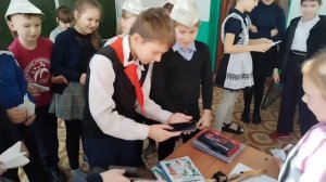 Советский пионер попал в современную школу