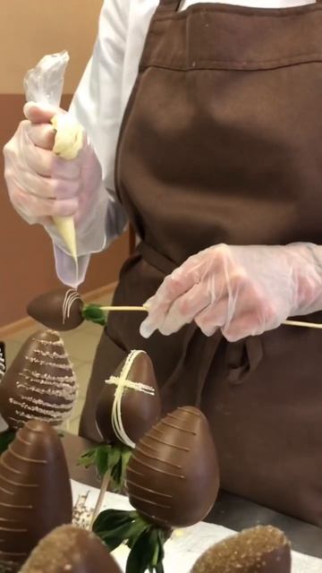 Процесс #клубникавшоколаде #shots #фудфлористика #strawberry #клубника #бельгийскийшоколад смотреть онлайн