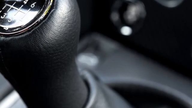 2017 Aston Martin V12 Vantage S смотреть онлайн