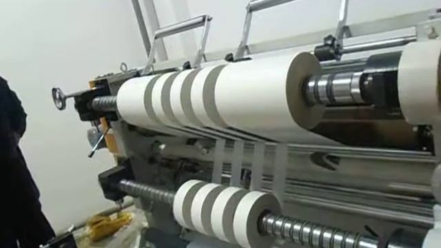 Бобинорезка WFQ 1300 резка офсетной бумаги смотреть онлайн