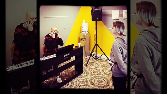 Уроки вокала, Виталий Голиков - устраняем излишний воздух в звуке и собственно вытаскиваем звук.