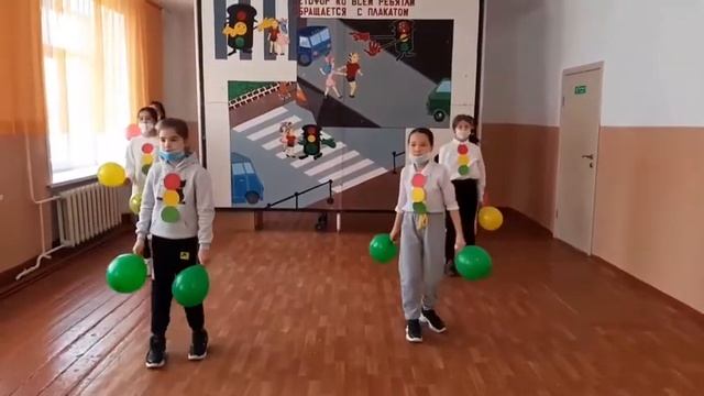 Танцевальный номер от учениц 5 "Б" класса в рамках декады "Безопасный школьный автобус" смотреть онлайн