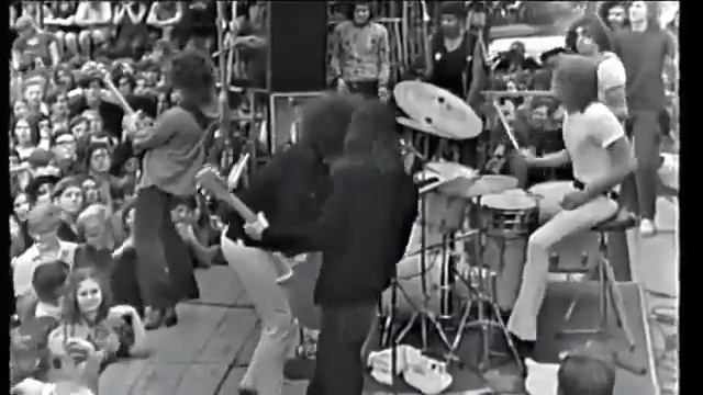 MC5 - Looking At You - Tartar Field July 1970 смотреть онлайн