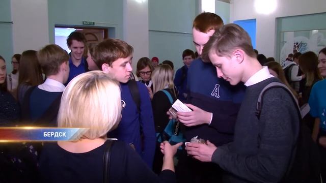 В Бердске школьников угостили суточной блокадной пайкой смотреть онлайн