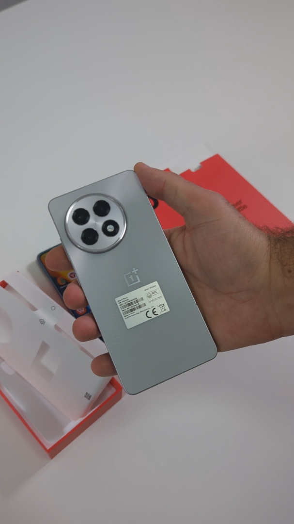 OnePlus 13R. Первое впечатление и сравнение с OnePlus 12R! / Арстайл/ смотреть онлайн