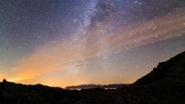 Timelapse in Queyras - T62 dome, Pic du Chateau Renard and Milky Way смотреть онлайн