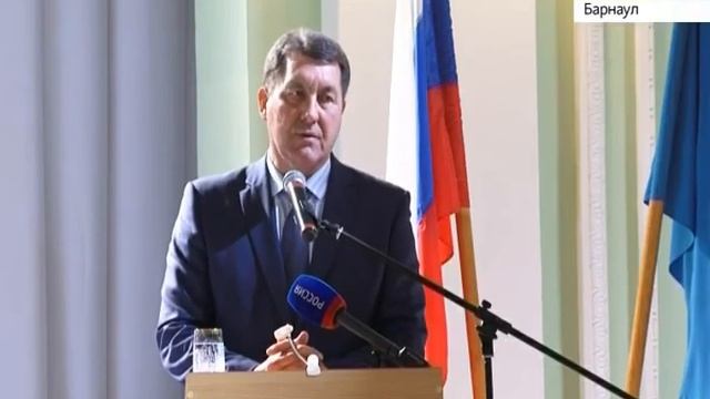 На августовской конференции обсудили переход на работу в одну смену школ Алтайского края смотреть онлайн