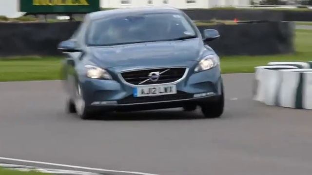 I'm driving the All-New Volvo V40 at the Goodwood Motor Circuit - Christian Sagnella смотреть онлайн