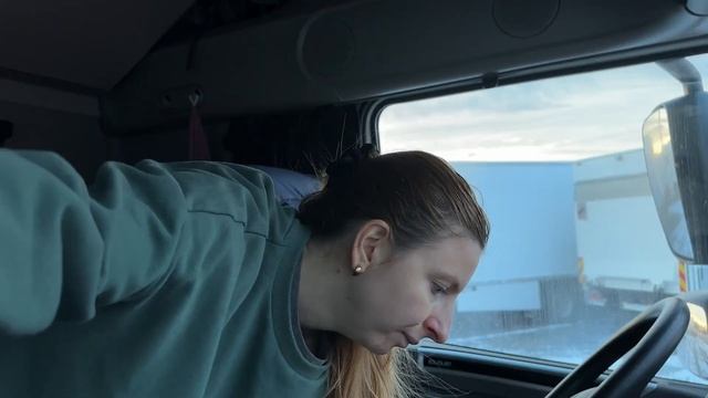 Заболела | Едем на сервис | Зимний дальнобой смотреть онлайн