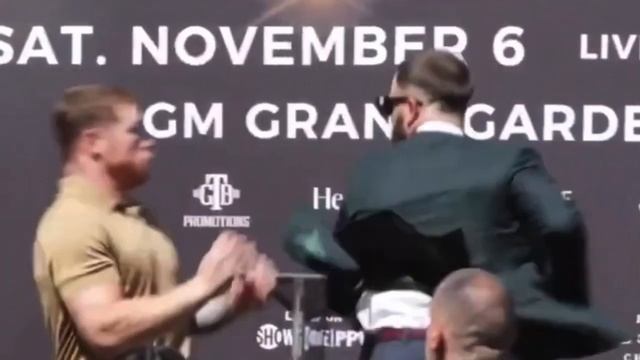 Canelo Álvarez Dodging a punch in 0.25x Speed смотреть онлайн