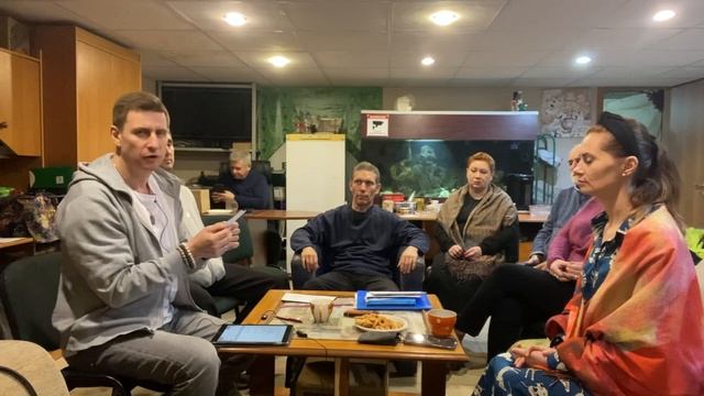 ЦИФРА В ПРИНТЕР ЗАЛЕТАЕТ,И НА ПОЧТЕ ОСЕДАЕТ,ЗАСТАВЛЯЕТ ЛУПУ БРАТЬ,МНОГИМ ЦИФРА СЛОВНО МАТЬ…