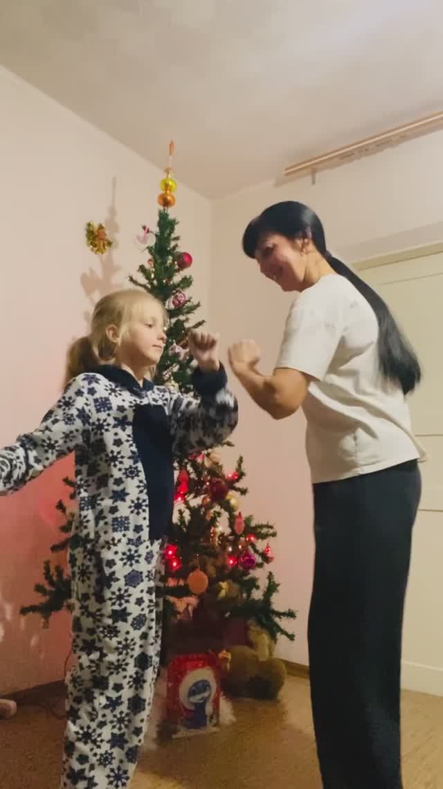 Новогодний 🎄 рилс #танцуйсомной
#танцорка #танцы #люблютанцевать смотреть онлайн