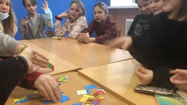 Playing English games смотреть онлайн