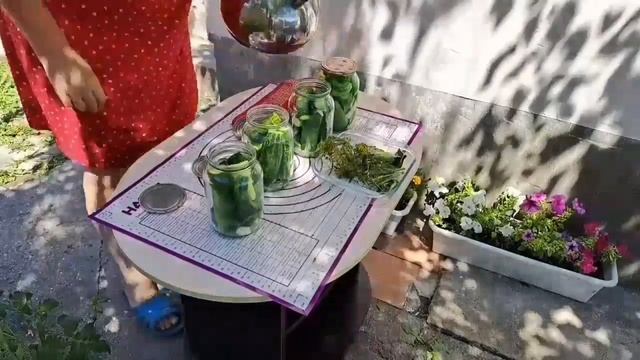 Закатываю огурцы. смотреть онлайн