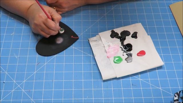 Tricia's Creations: Valentine's Bumble Bee Wreath in Deco Mesh смотреть онлайн