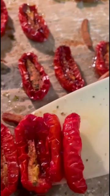 Dried tomatoes preserved in olive oil #shorts @cevabun_ смотреть онлайн