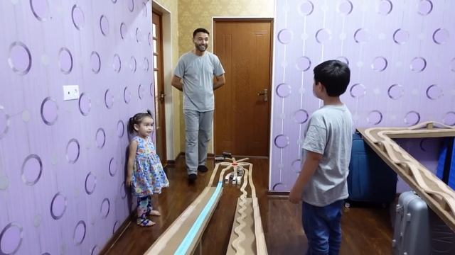 Johny Builds BIGGEST Wooden Track Layout Opens New Brio Trains & MTA Munipals Subway Train Toys смотреть онлайн