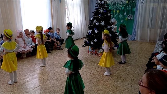 Танец новогодних минуток смотреть онлайн