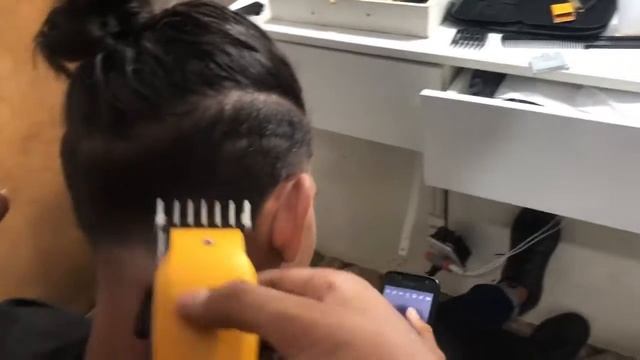 COMO CORTAR CABELO? DEU BOM? смотреть онлайн