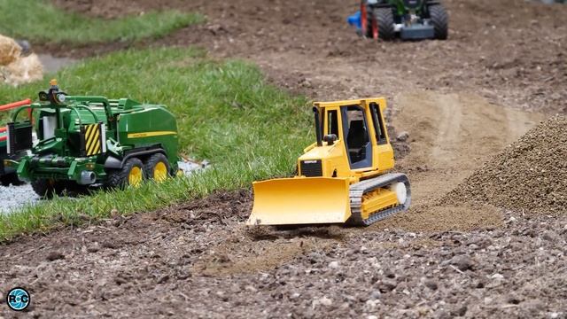 Scania, MB Actros, MAN and Volvo RC Truck - Show Off Their Skills on the RC Track Erfurt Germany! смотреть онлайн