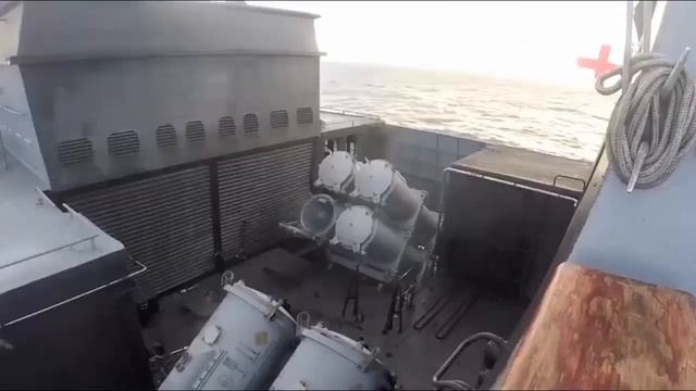 Russian destroyer CIWS Fires 10,000 Bullets Per Minute"Hunter Killer"" смотреть онлайн