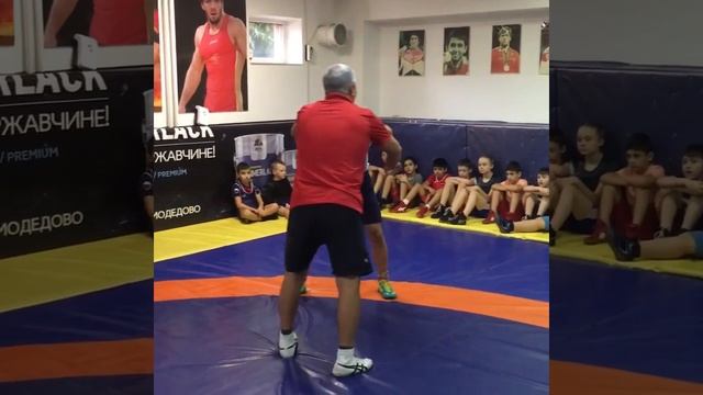 Проход в ноги на краю ковра. тактические действия. смотреть онлайн