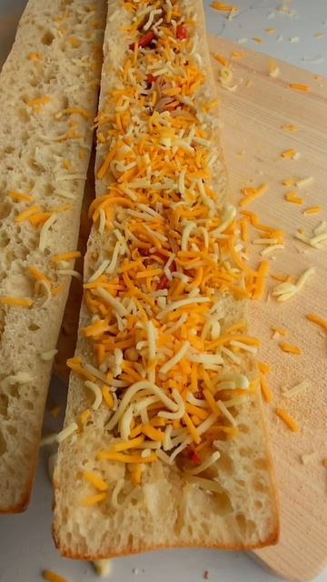 Grilled Italian Sausage Bread Baguette #short #shorts смотреть онлайн