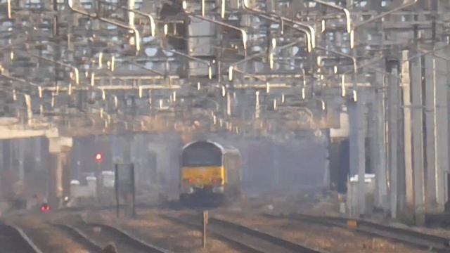 DB Cargo UK Class 67's no's: 67005-67006 @ Didcot Parkway {Royal Train} 08/12/2020. смотреть онлайн