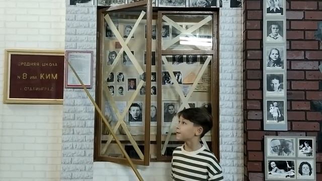 Помощь школьников Сталинграда смотреть онлайн